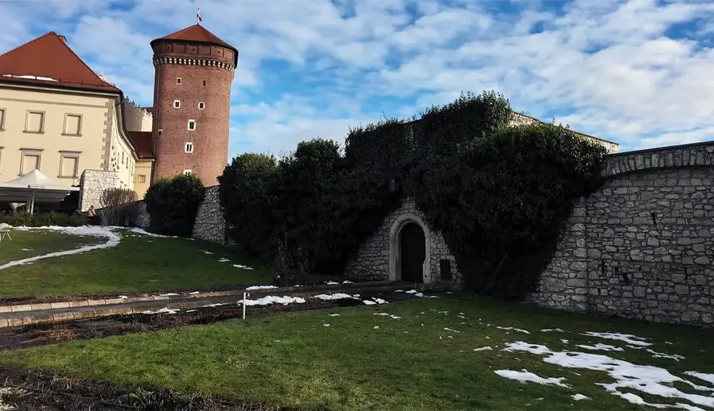 Dlaczego wieże zamku na Wawelu noszą tak dziwne nazwy?