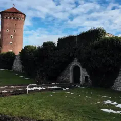 Dlaczego wieże zamku na Wawelu noszą tak dziwne nazwy?